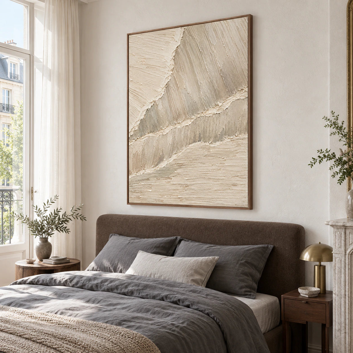 Chalk-Ridges as a calm large-scale focal point in a quiet bedroom.