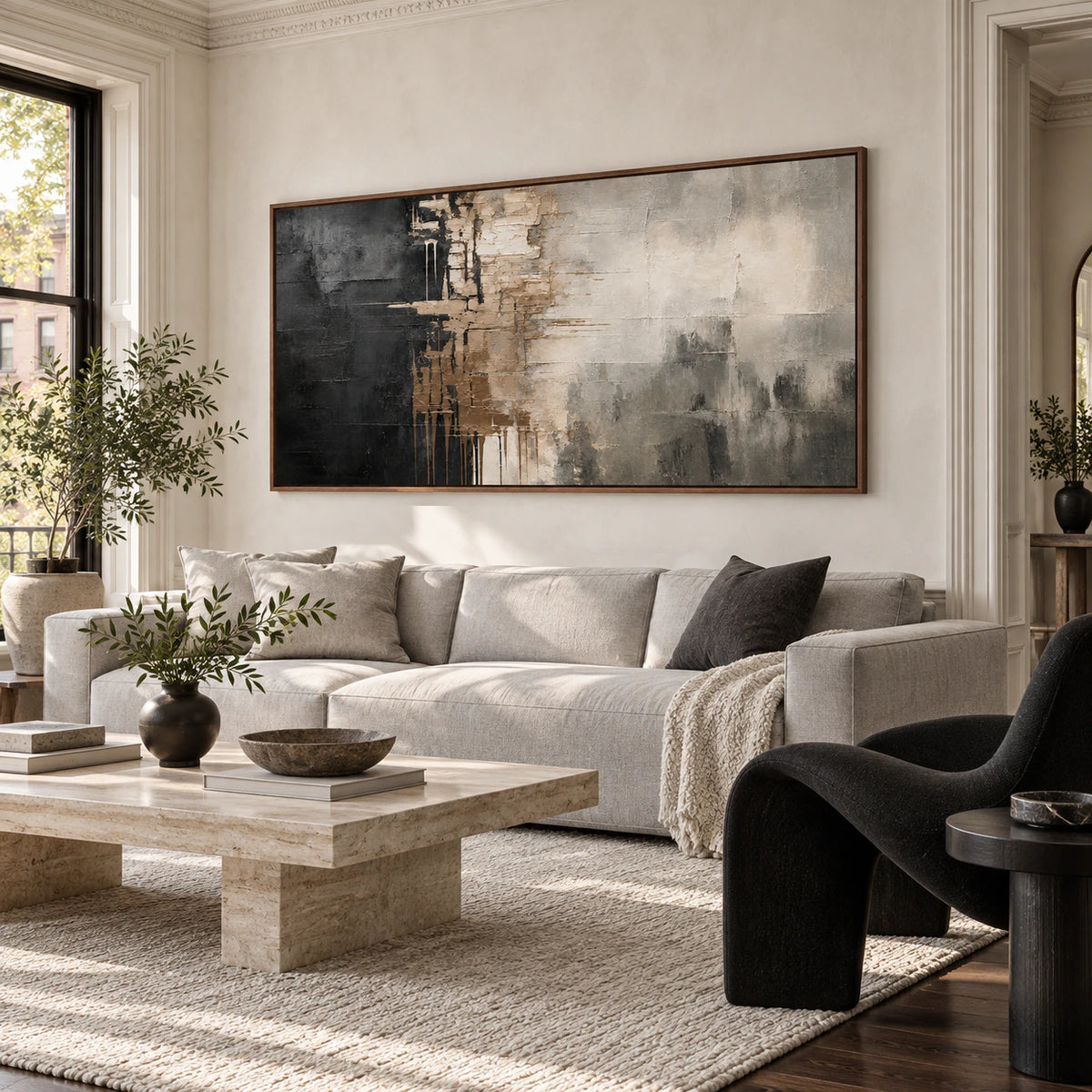 Obsidian-Plaster above a restrained sofa in a bright living room.
