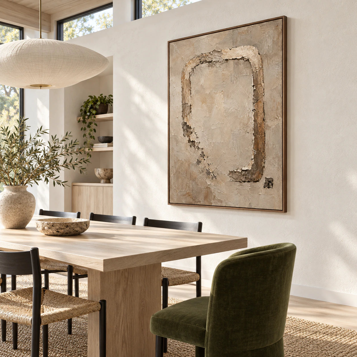 Patina-Portal in a refined daylight-filled dining room.